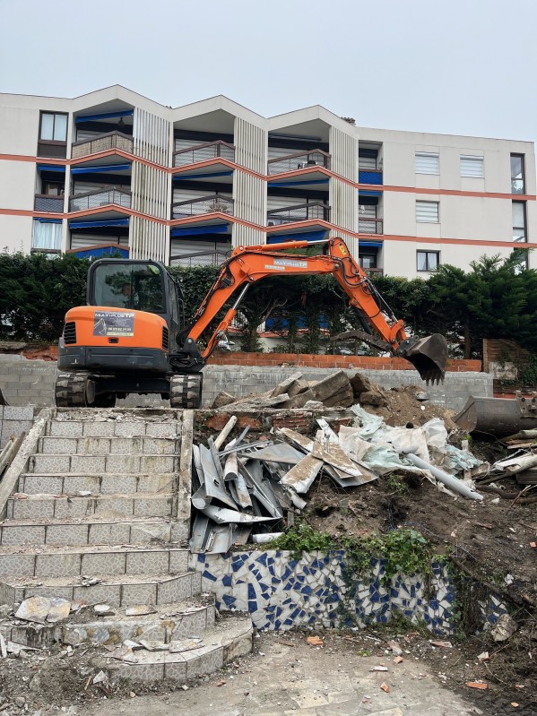 DEMOLITION D UNE MAISON DE VILLE A ARCACHON