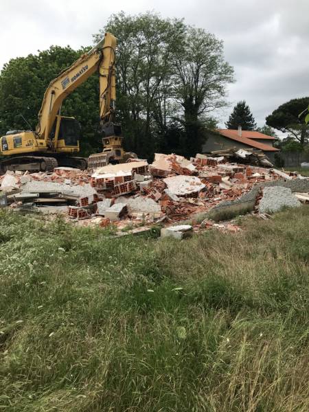 démolition d'une maison de 120m2 à Andernos les Bains.